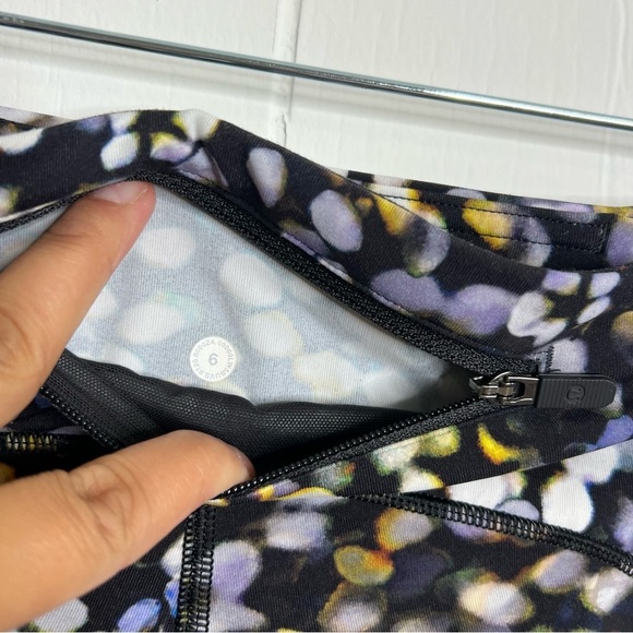 Lululemon Speed Up Tight 28" *Full-On Luxtreme
Metropolis Glow Multi 6 - Picture 2 of 6